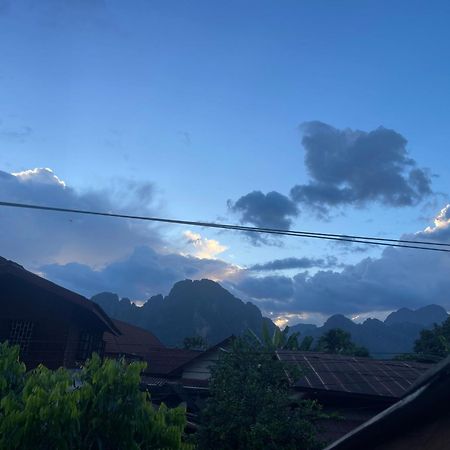 Outland Hostel Vang Vieng Dış mekan fotoğraf