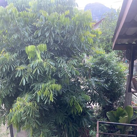 Outland Hostel Vang Vieng Dış mekan fotoğraf