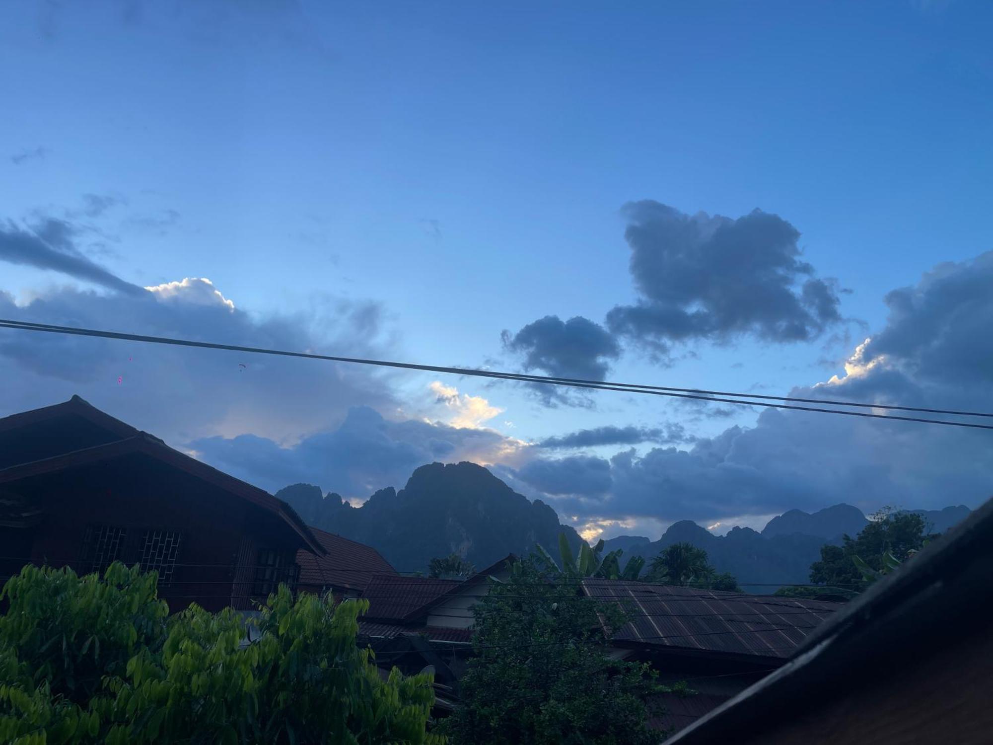 Outland Hostel Vang Vieng Dış mekan fotoğraf