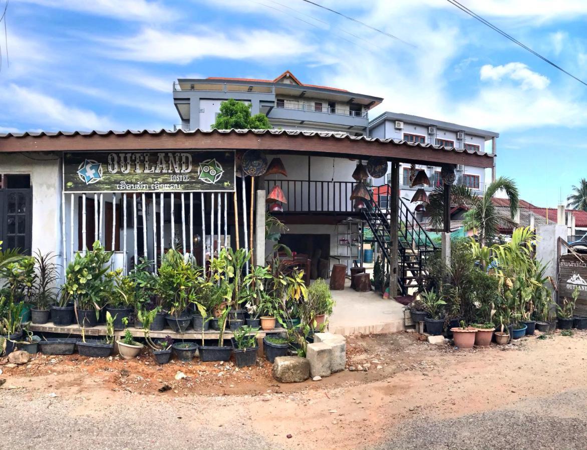 Outland Hostel Vang Vieng Dış mekan fotoğraf