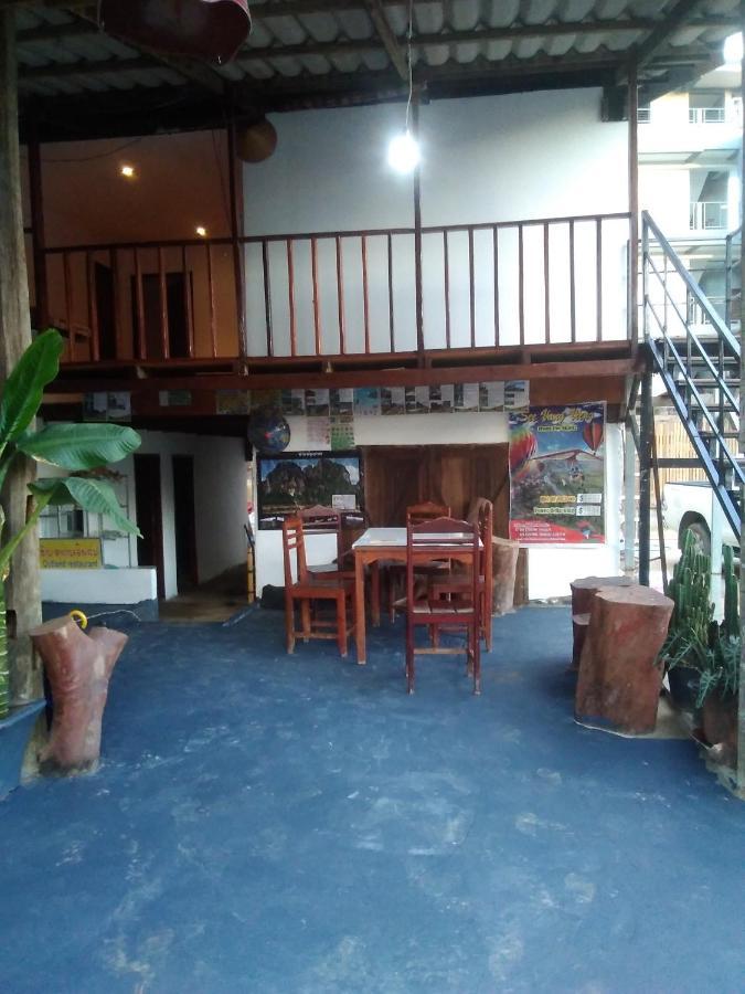 Outland Hostel Vang Vieng Dış mekan fotoğraf